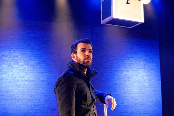 Espetáculo “Não Pisque” estreia com mágica e teatro para discutir a distração nas redes sociais